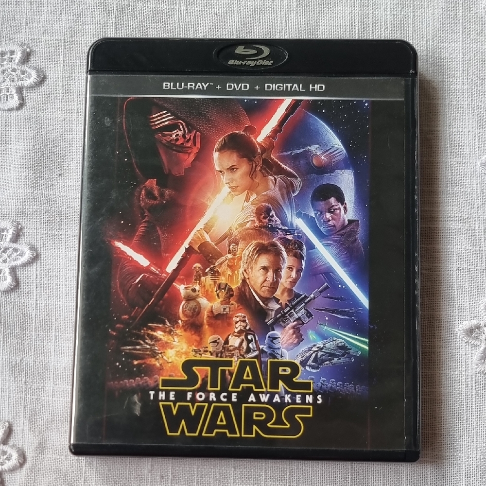 Star Wars: The Force Awakens Blu-ray + DVD + Digital HD 3 DISC Set
